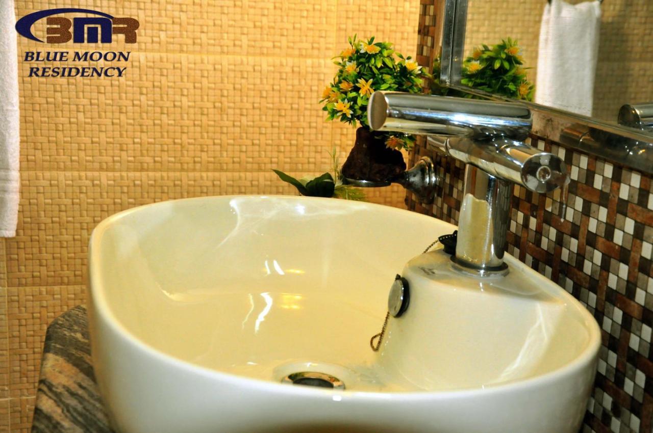 Blue Moon Residency Hotel Islamabad Bagian luar foto