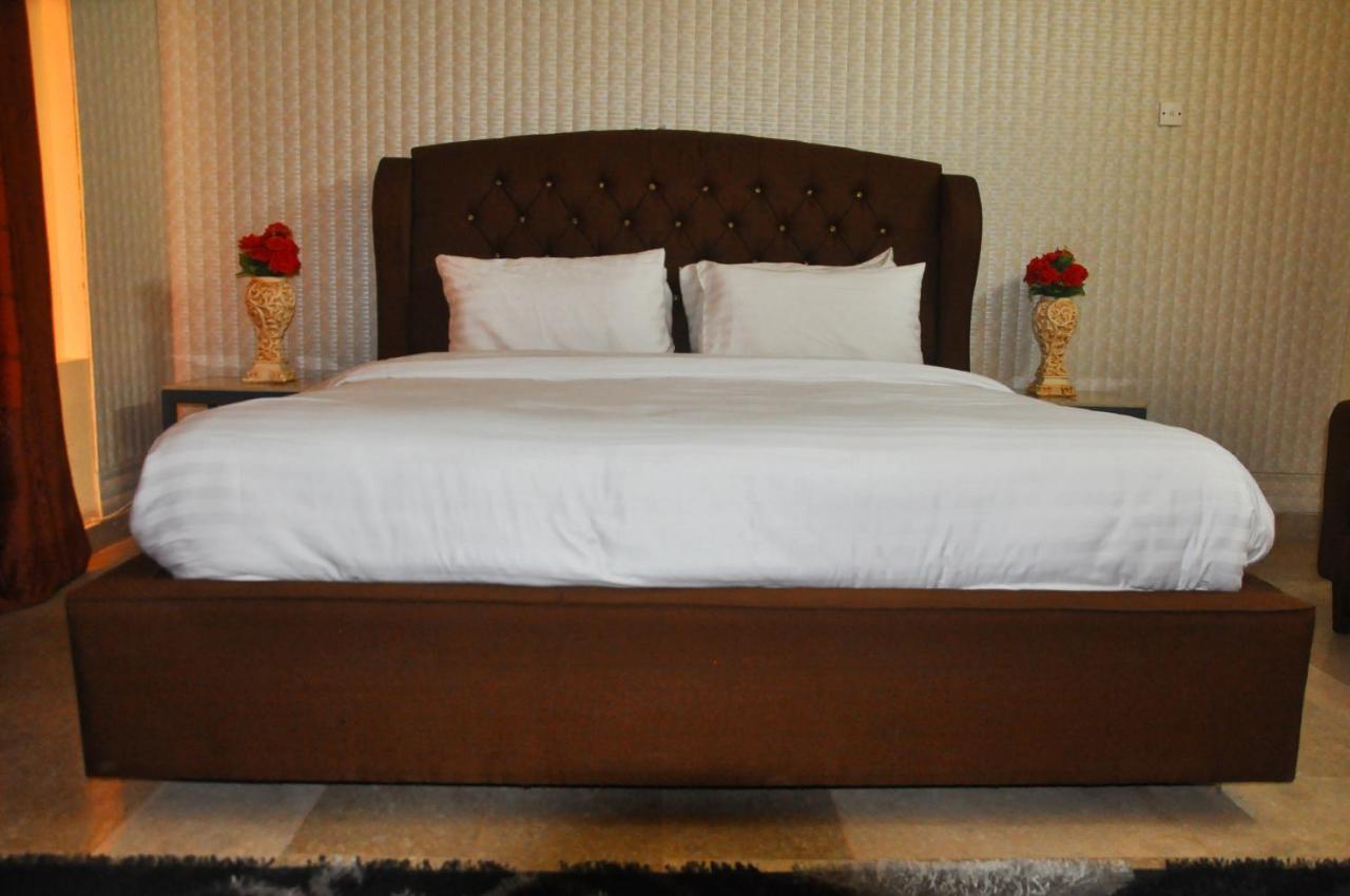 Blue Moon Residency Hotel Islamabad Bagian luar foto