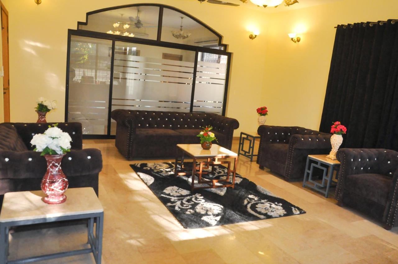 Blue Moon Residency Hotel Islamabad Bagian luar foto