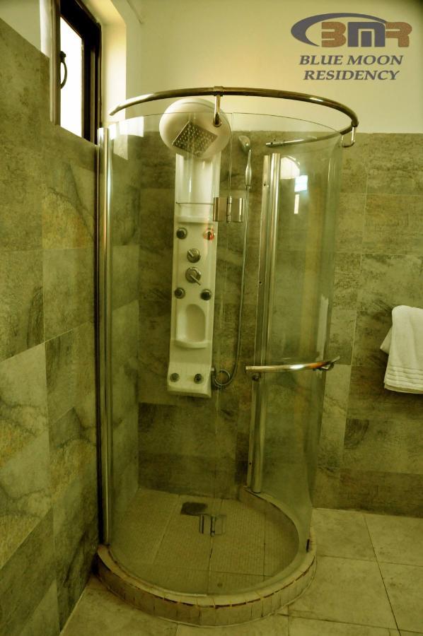 Blue Moon Residency Hotel Islamabad Bagian luar foto