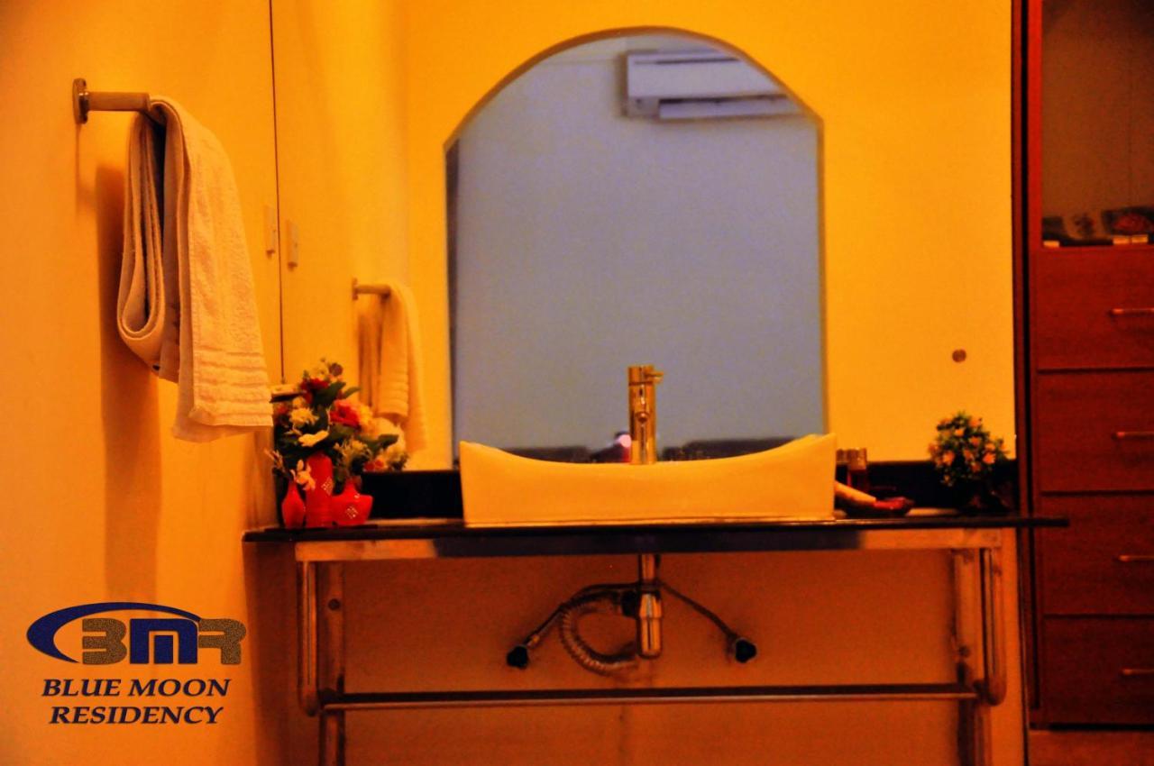 Blue Moon Residency Hotel Islamabad Bagian luar foto