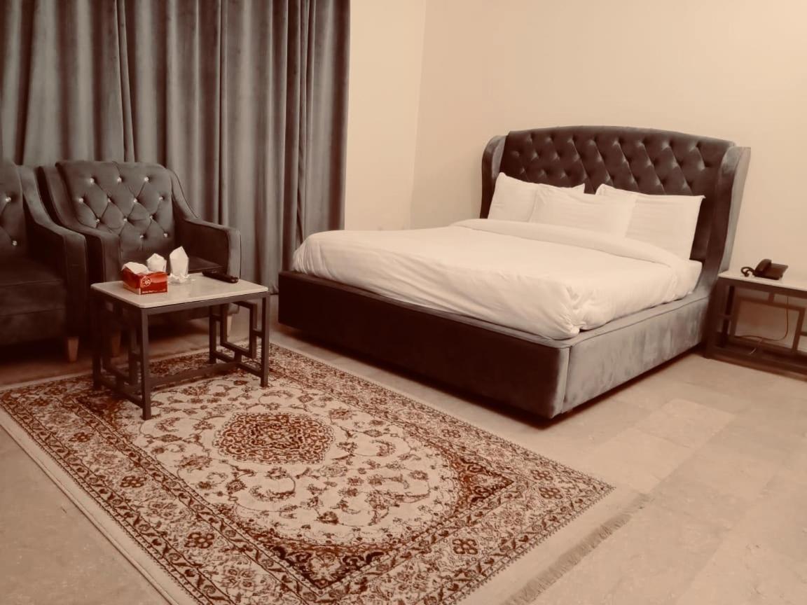 Blue Moon Residency Hotel Islamabad Bagian luar foto
