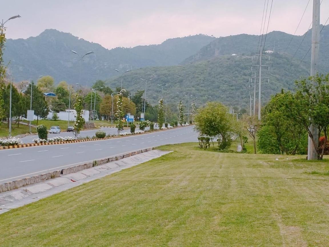 Blue Moon Residency Hotel Islamabad Bagian luar foto
