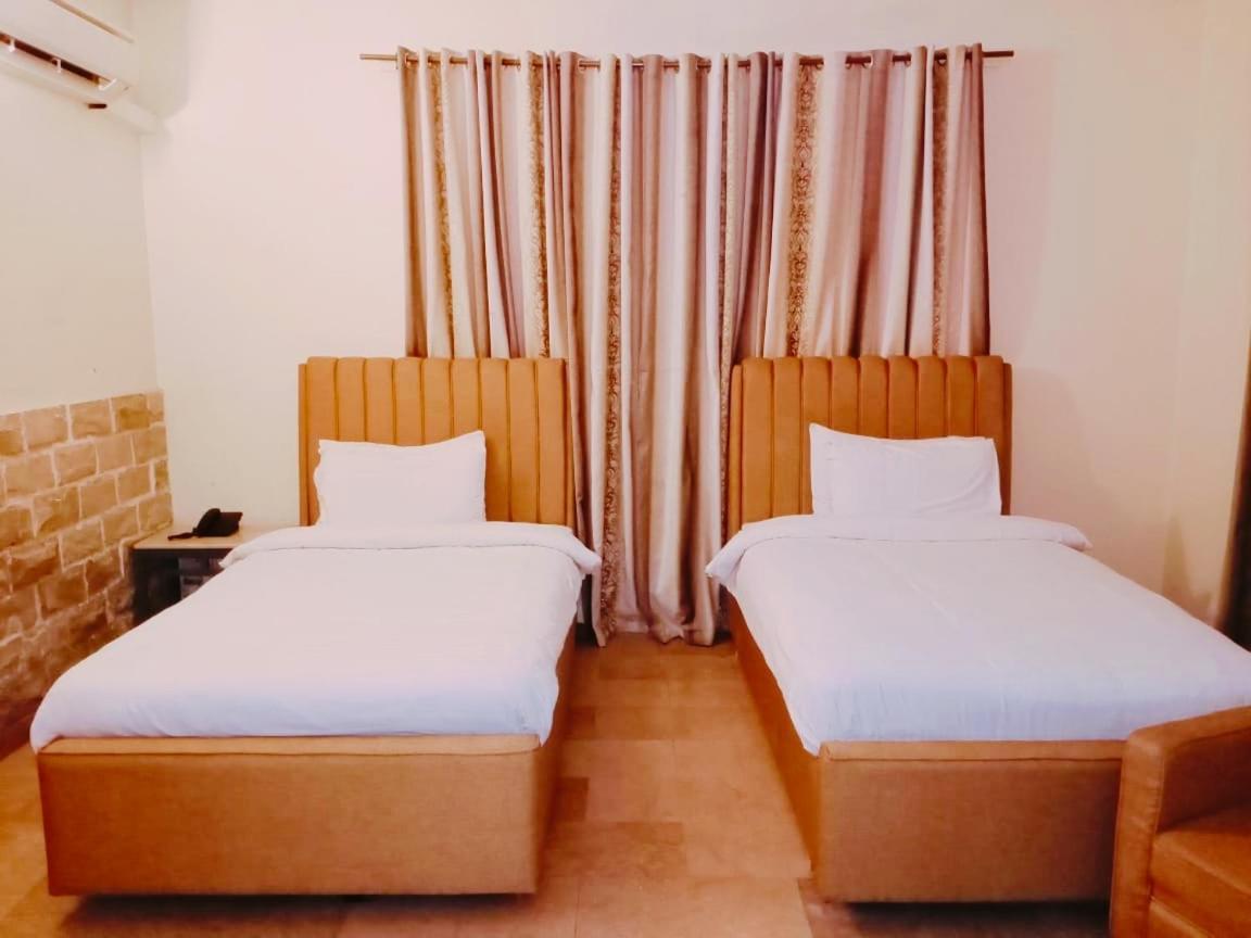 Blue Moon Residency Hotel Islamabad Bagian luar foto