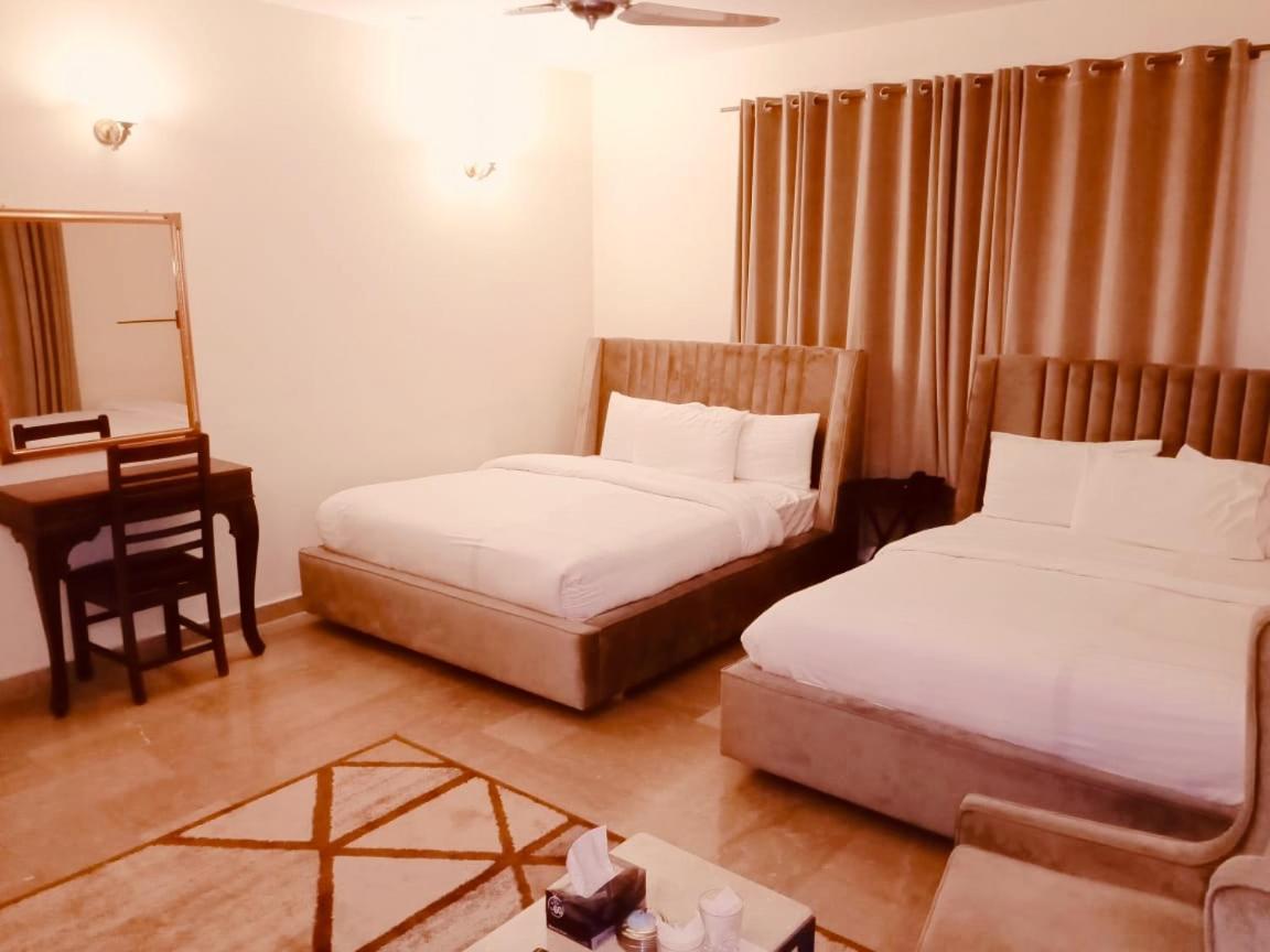 Blue Moon Residency Hotel Islamabad Bagian luar foto