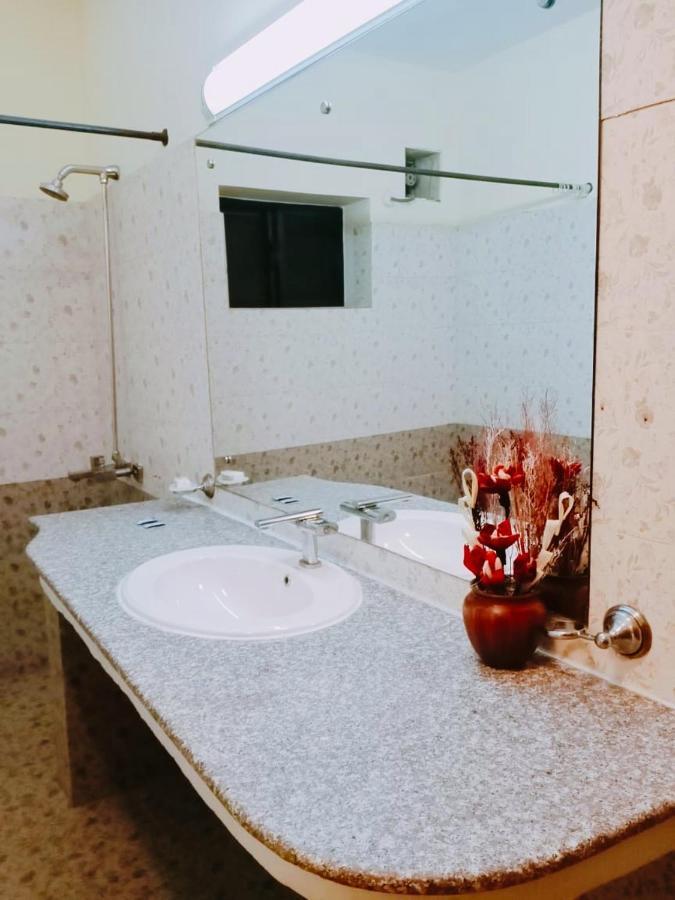 Blue Moon Residency Hotel Islamabad Bagian luar foto