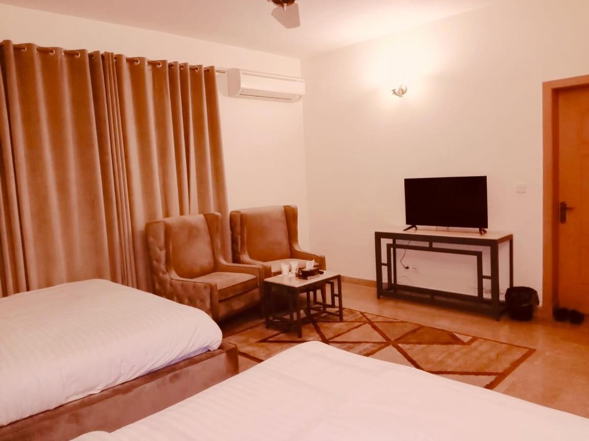 Blue Moon Residency Hotel Islamabad Bagian luar foto