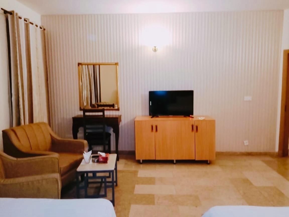 Blue Moon Residency Hotel Islamabad Bagian luar foto
