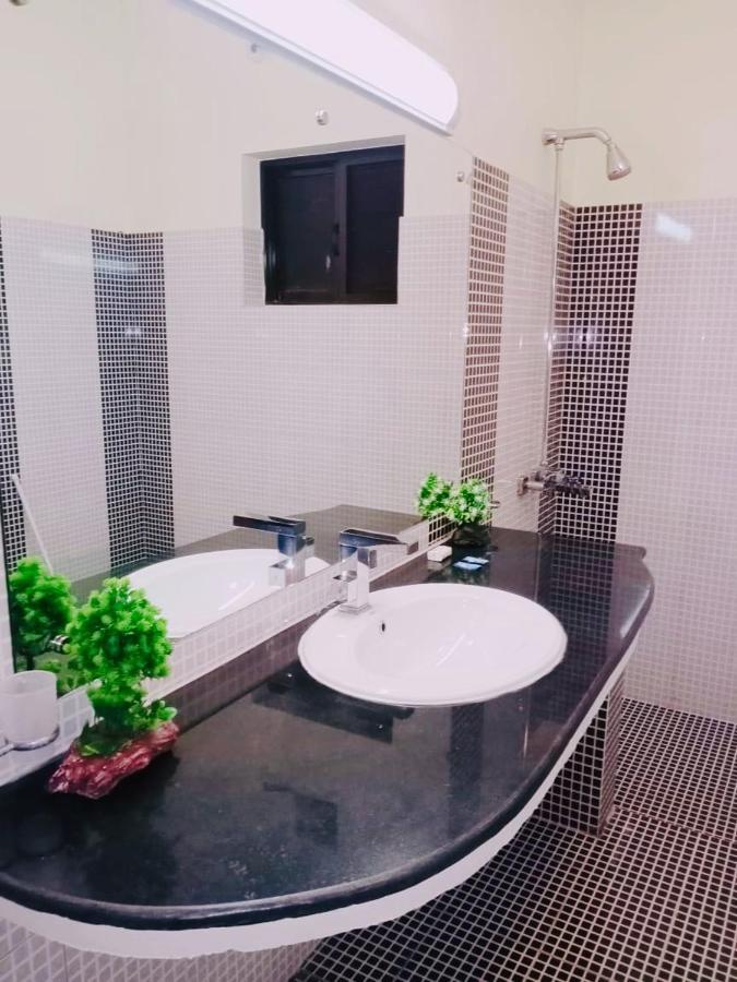 Blue Moon Residency Hotel Islamabad Bagian luar foto