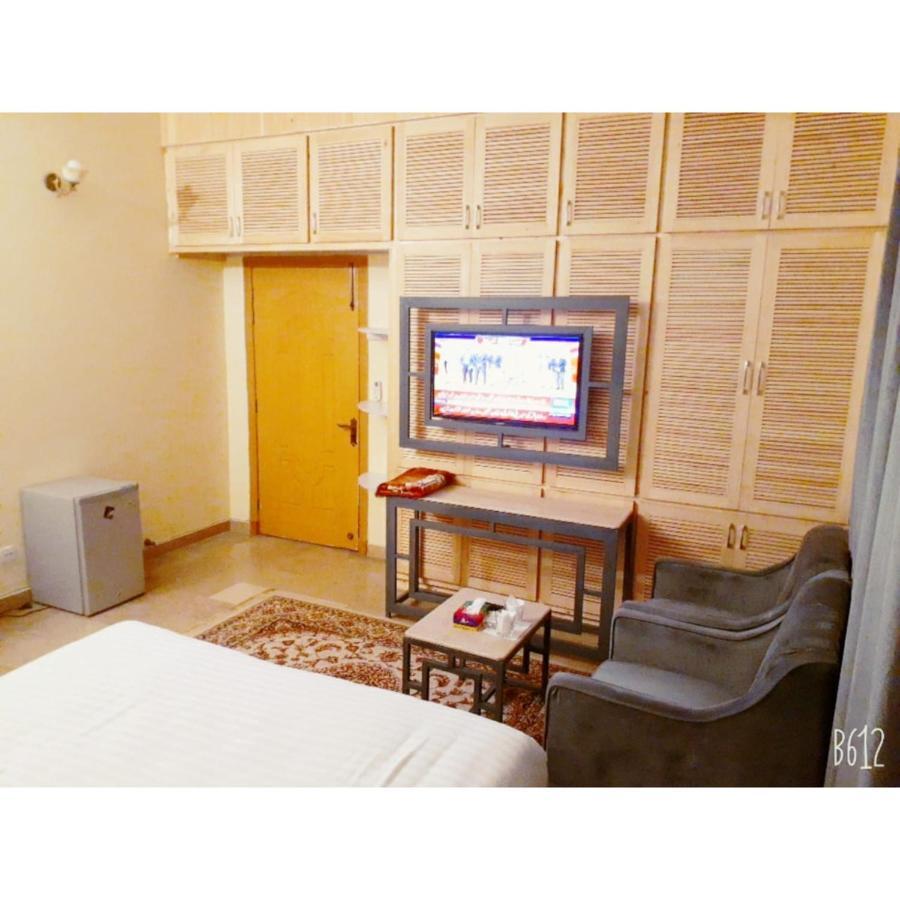Blue Moon Residency Hotel Islamabad Bagian luar foto