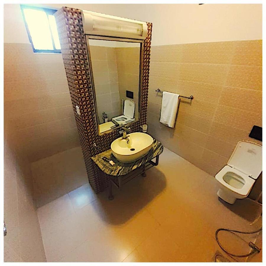 Blue Moon Residency Hotel Islamabad Bagian luar foto