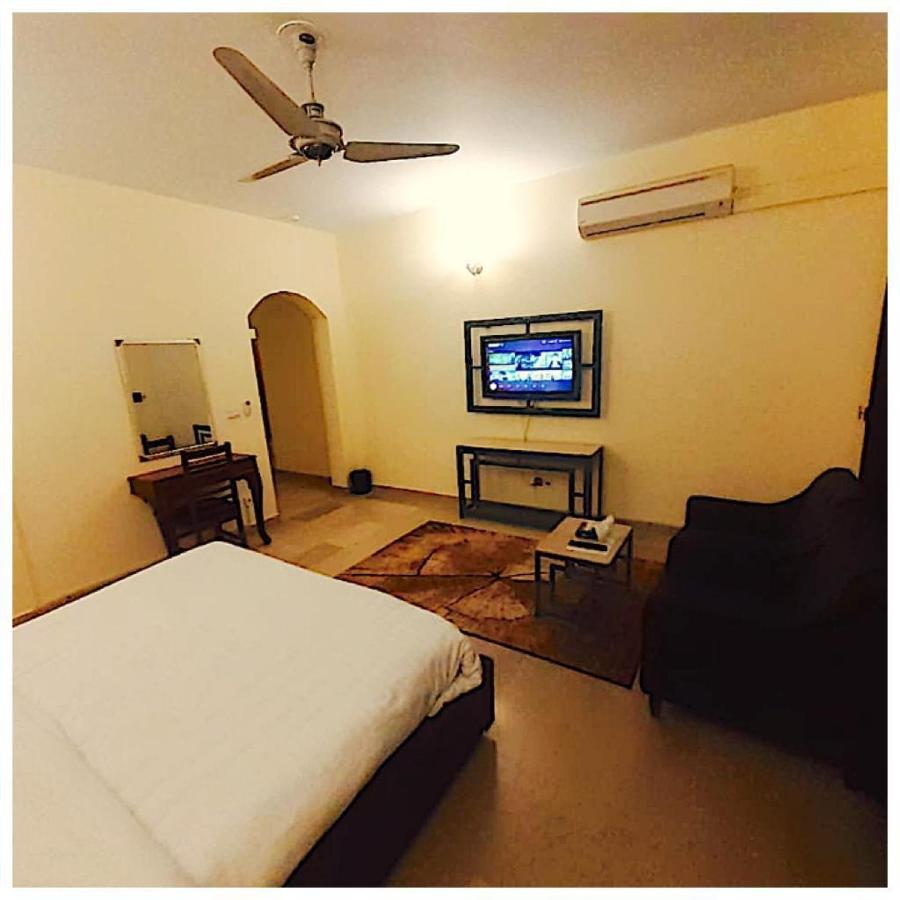 Blue Moon Residency Hotel Islamabad Bagian luar foto