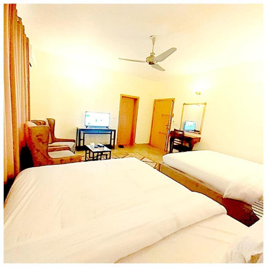 Blue Moon Residency Hotel Islamabad Bagian luar foto